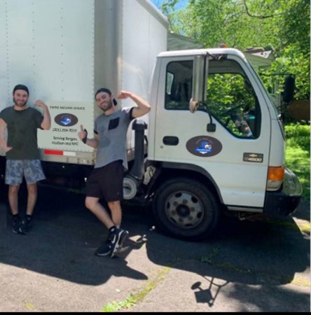 Professional Movers - NJ Professional movers with uniforms in New Jersey
